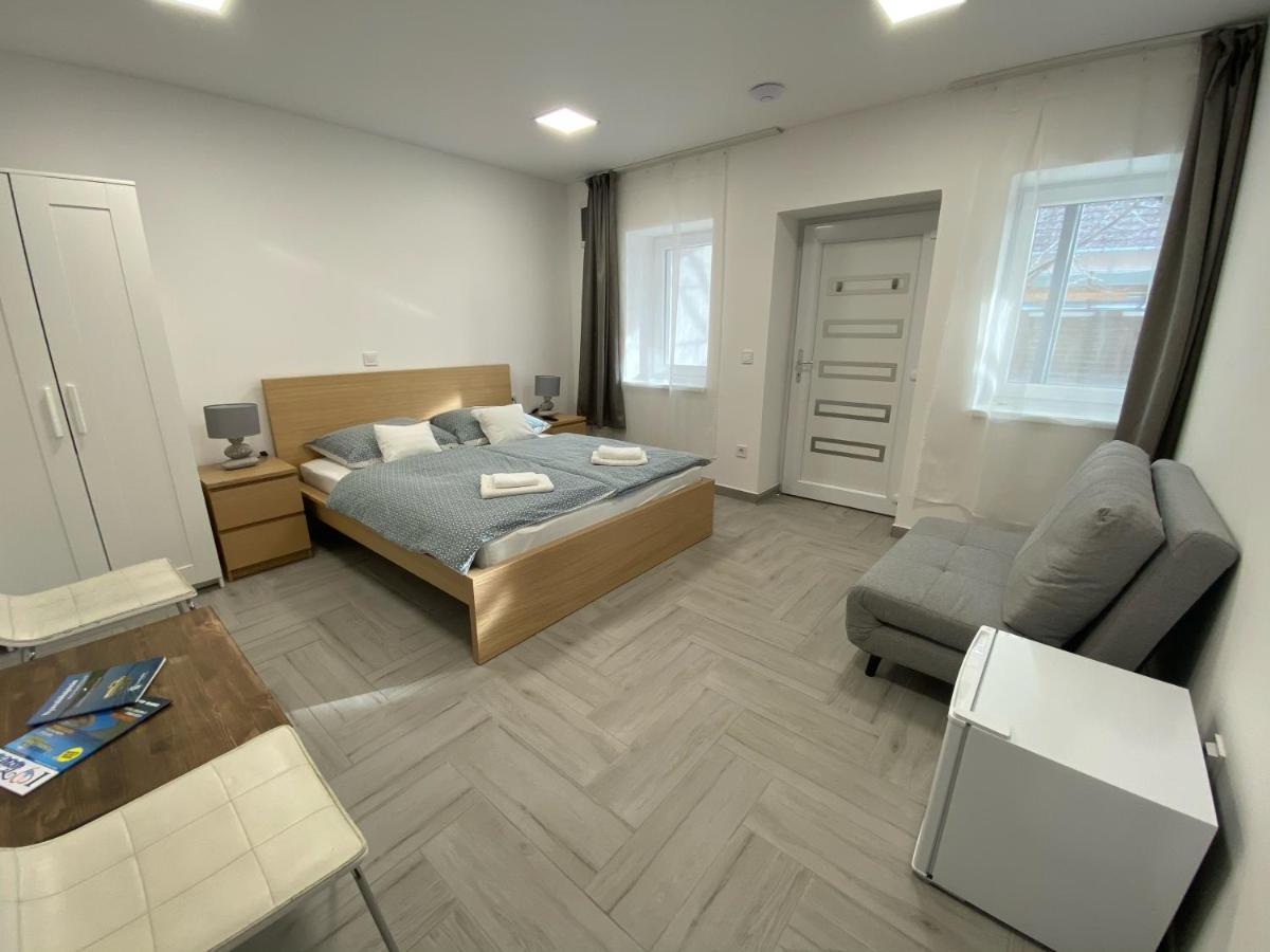 Appartement Sulyom Panzio à Tiszafüred Extérieur photo